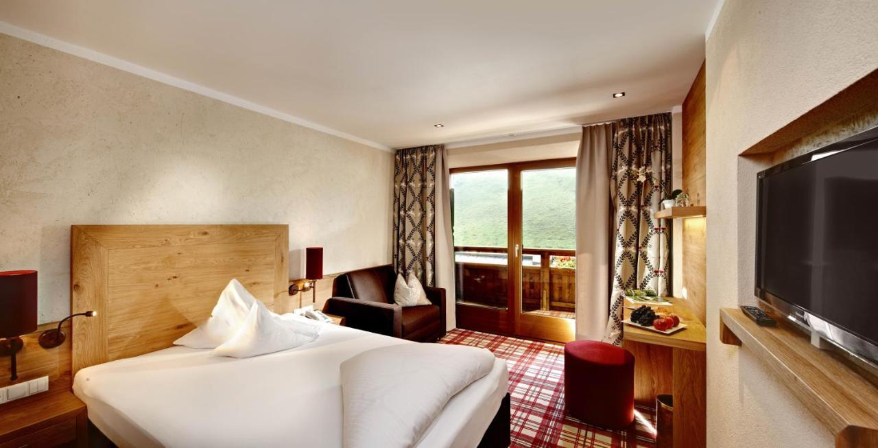 Hotel Berghof Crystal Spa & Sports Tux Exterior photo